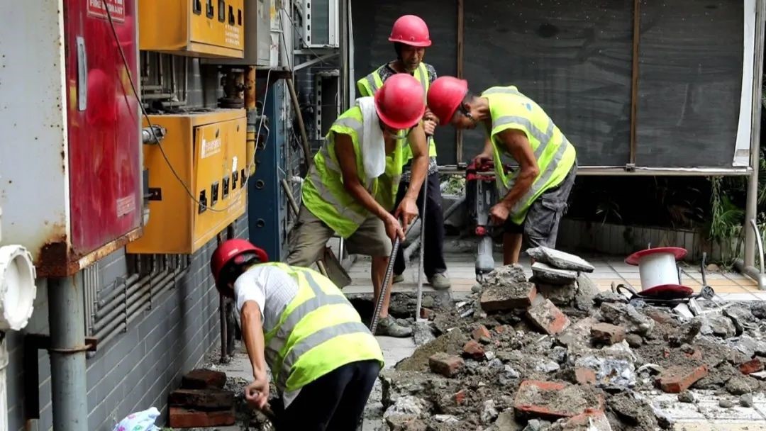 迎接“烤”验—四川省金沙js93252集团党委筑起保供水惠民生红色堡垒